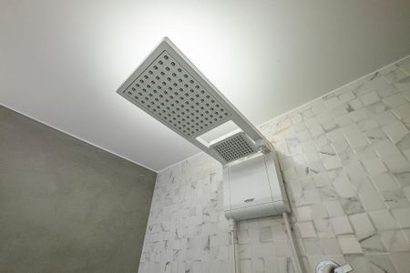 Studio - Banheiro de kitnet/studio para alugar com 1 quarto, 24m² em Pinheiros, São Paulo