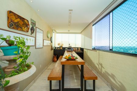 Apartamento à venda com 156m², 4 quartos e 3 vagasVARANDA