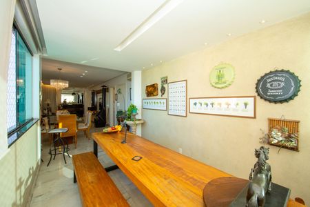 Apartamento à venda com 156m², 4 quartos e 3 vagasVARANDA