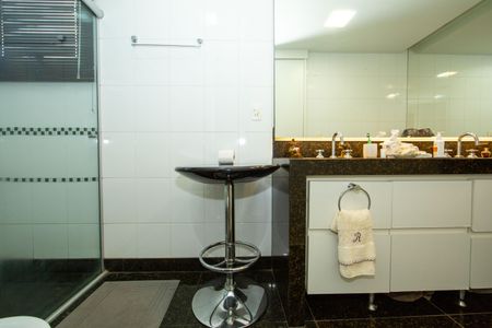 Apartamento à venda com 156m², 4 quartos e 3 vagasBANHEIRO3