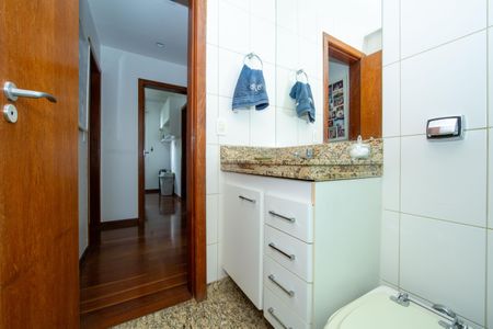 Apartamento à venda com 156m², 4 quartos e 3 vagasBANHEIRO2
