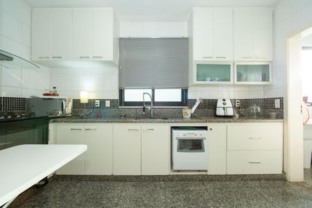 Apartamento à venda com 156m², 4 quartos e 3 vagasCOZINHA