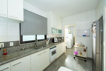 Apartamento à venda com 156m², 4 quartos e 3 vagasCOZINHA