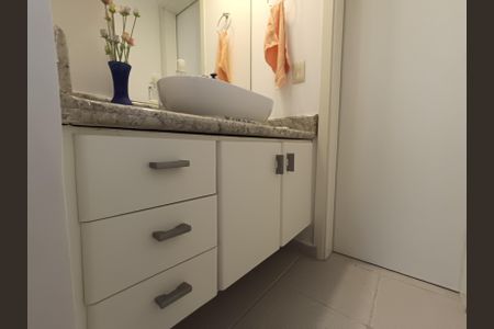 Apartamento à venda com 87m², 3 quartos e 2 vagasBanheiro Social