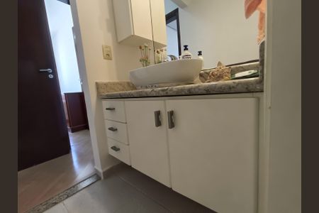 Apartamento à venda com 87m², 3 quartos e 2 vagasBanheiro Social