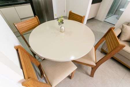 Apartamento à venda com 39m², 2 quartos e sem vaga Apartamento à venda com 39m², 2 quartos e sem vagaSala - Mesa e Cadeira
