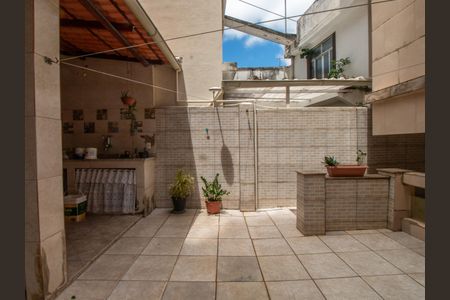 Casa para alugar com 177m², 3 quartos e sem vagaQuintal Fundos