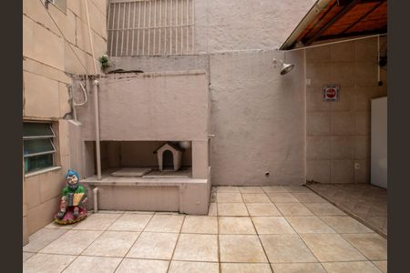 Casa para alugar com 177m², 3 quartos e sem vagaQuintal Fundos