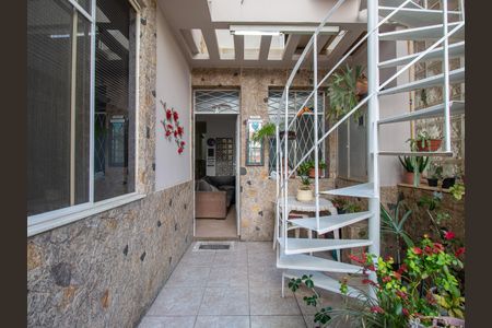 Casa para alugar com 177m², 3 quartos e sem vagaQuintal Frente