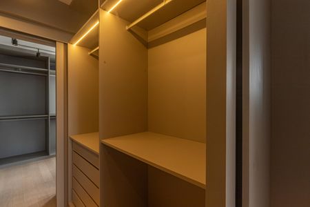 Apartamento à venda com 153m², 3 quartos e 3 vagasCloset da suíte 1