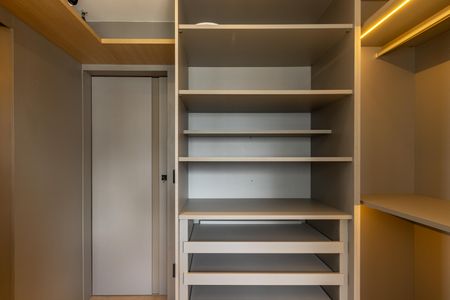 Apartamento à venda com 153m², 3 quartos e 3 vagasCloset da suíte 1