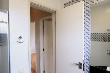 Apartamento à venda com 83m², 2 quartos e 1 vaga Apartamento à venda com 83m², 2 quartos e 1 vagaBanheiro