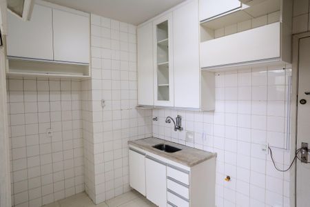 Apartamento à venda com 83m², 2 quartos e 1 vaga Apartamento à venda com 83m², 2 quartos e 1 vagaCozinha e Área de Serviço
