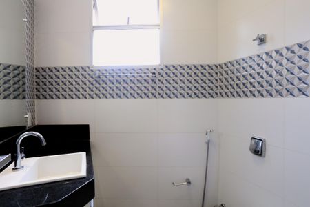 Apartamento à venda com 83m², 2 quartos e 1 vaga Apartamento à venda com 83m², 2 quartos e 1 vagaBanheiro