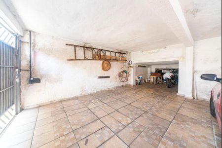 Casa à venda com 220m², 3 quartos e 3 vagas Casa à venda com 220m², 3 quartos e 3 vagasGaragem