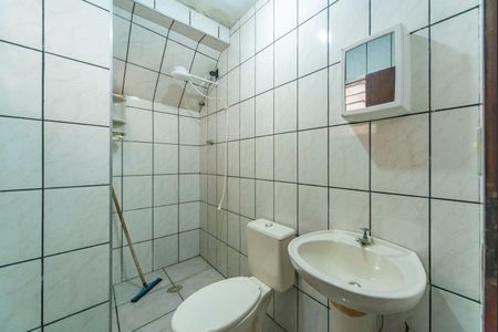 Casa à venda com 220m², 3 quartos e 3 vagas Casa à venda com 220m², 3 quartos e 3 vagasBanheiro da Edícula