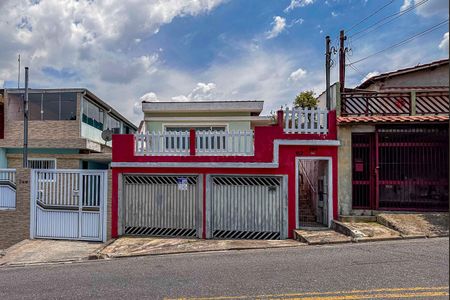 Casa à venda com 220m², 3 quartos e 3 vagas Casa à venda com 220m², 3 quartos e 3 vagasFachada