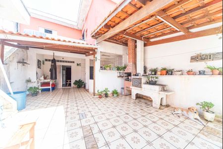 Casa à venda com 220m², 3 quartos e 3 vagas Casa à venda com 220m², 3 quartos e 3 vagasQuintal