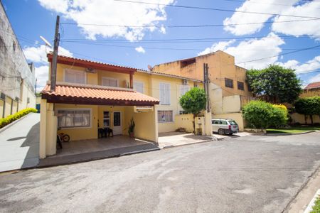 Casa de condomínio para alugar com 75m², 3 quartos e 2 vagasFachada 
