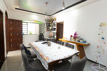 Casa à venda com 3 quartos, 377m² em Jardim Riacho das Pedras, Contagem