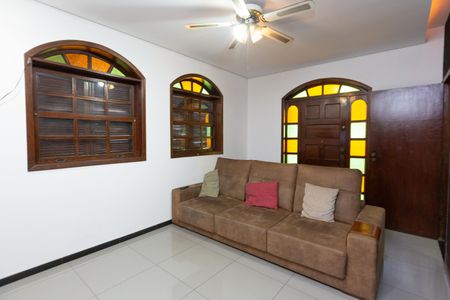 Casa à venda com 3 quartos, 377m² em Jardim Riacho das Pedras, Contagem