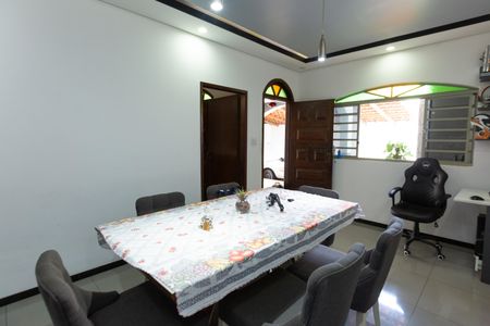 Casa à venda com 3 quartos, 377m² em Jardim Riacho das Pedras, Contagem