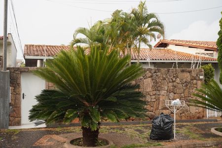 Casa para alugar com 330m², 3 quartos e 2 vagasFachada