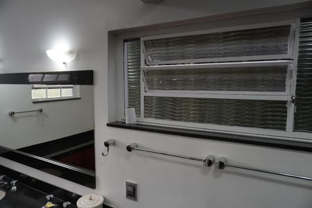 Casa para alugar com 330m², 3 quartos e 2 vagasBanheiro da Suíte 3