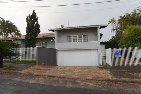 Casa para alugar com 330m², 3 quartos e 2 vagasFachada