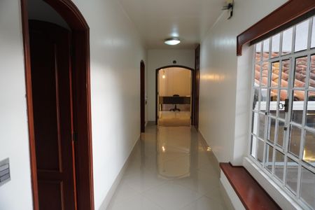 Casa para alugar com 330m², 3 quartos e 2 vagasCorredor