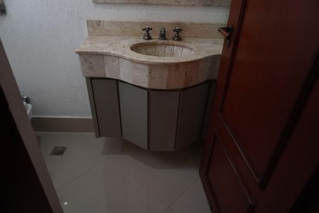 Casa para alugar com 330m², 3 quartos e 2 vagasLavabo