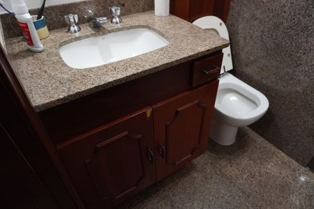 Casa para alugar com 330m², 3 quartos e 2 vagasBanheiro da Suíte 1