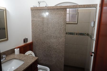 Casa para alugar com 330m², 3 quartos e 2 vagasBanheiro da Suíte 1