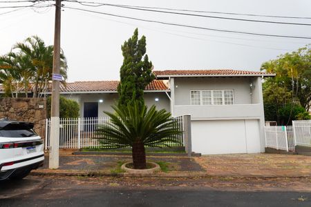 Casa para alugar com 330m², 3 quartos e 2 vagasFachada