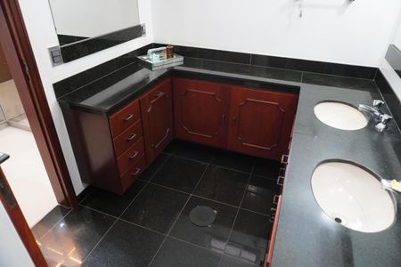 Casa para alugar com 330m², 3 quartos e 2 vagasBanheiro da Suíte 3