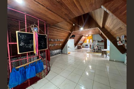 Casa para alugar com 3 quartos, 300m² em Sagrada Família, Belo Horizonte