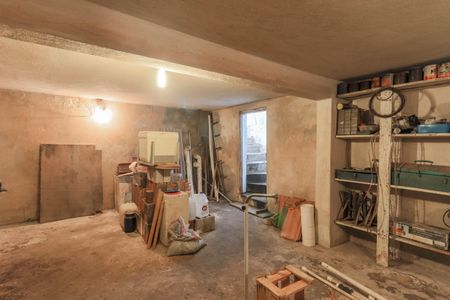 Casa à venda com 373m², 8 quartos e 4 vagasPorão