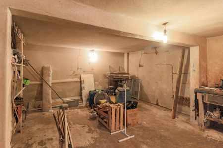 Casa à venda com 373m², 8 quartos e 4 vagasPorão