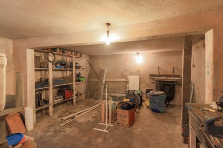 Casa à venda com 373m², 8 quartos e 4 vagasPorão