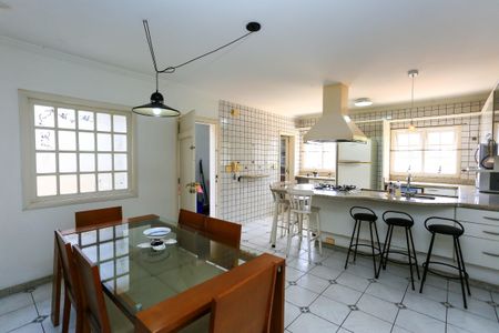 Casa para alugar com 450m², 3 quartos e 4 vagas Casa para alugar com 450m², 3 quartos e 4 vagascozinha