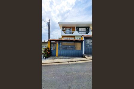 Casa para alugar com 450m², 3 quartos e 4 vagas Casa para alugar com 450m², 3 quartos e 4 vagasFachada