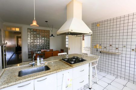 Casa para alugar com 450m², 3 quartos e 4 vagas Casa para alugar com 450m², 3 quartos e 4 vagascozinha