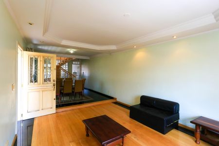 Casa para alugar com 450m², 3 quartos e 4 vagas Casa para alugar com 450m², 3 quartos e 4 vagasSala 1