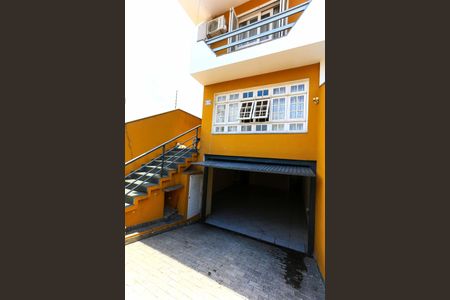 Casa para alugar com 450m², 3 quartos e 4 vagas Casa para alugar com 450m², 3 quartos e 4 vagasFachada