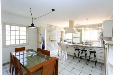 Casa para alugar com 450m², 3 quartos e 4 vagas Casa para alugar com 450m², 3 quartos e 4 vagascozinha