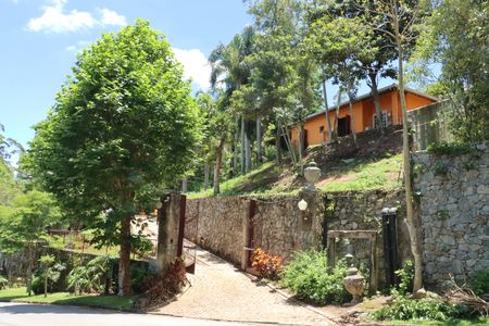 Casa de Condomínio para alugar com 7 quartos, 748m² em Vila Real Moinho Velho, Embu das Artes