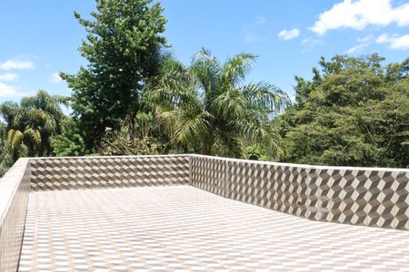 Casa de Condomínio para alugar com 7 quartos, 748m² em Vila Real Moinho Velho, Embu das Artes