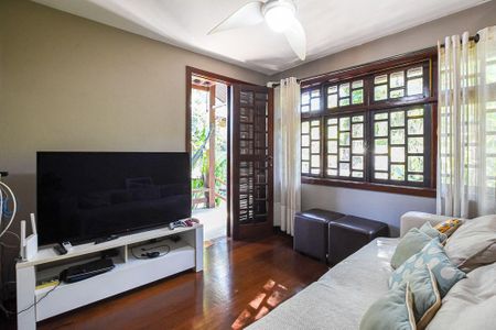 Casa à venda com 7 quartos, 250m² em Itaipu, Niterói