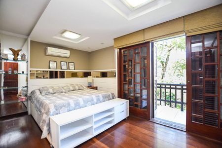 Casa à venda com 7 quartos, 250m² em Itaipu, Niterói