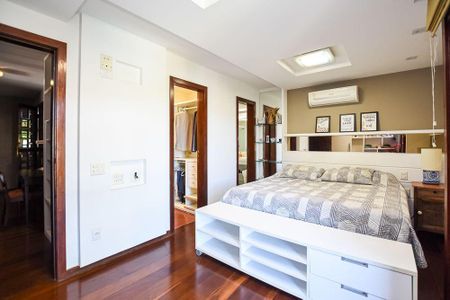 Casa à venda com 7 quartos, 250m² em Itaipu, Niterói